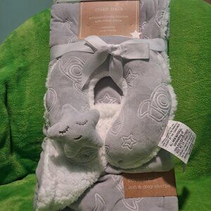 NWT Dream Trails Gray/ Cream Star & Rocket Print Kids Travel Set